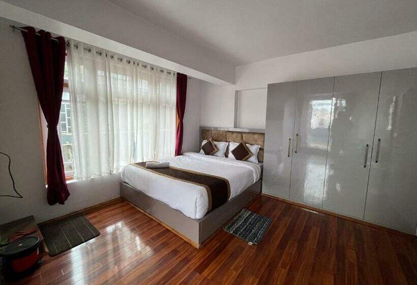 Пансион Royal Vista Guest House