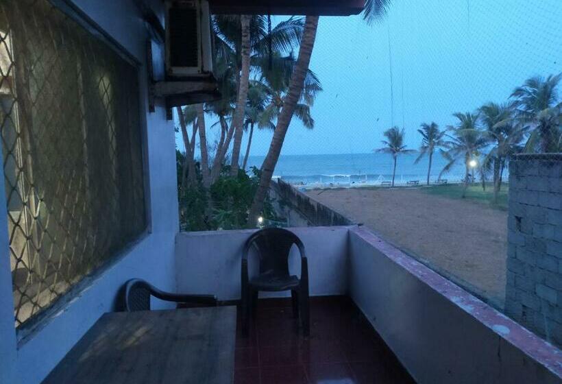 פנסיון Vvv Sathish Guest House