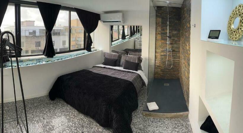 旅馆 Modern Room With Indoor Shower Near The River Quarto Moderno Com Duche Interior Próximo Da Ribeira