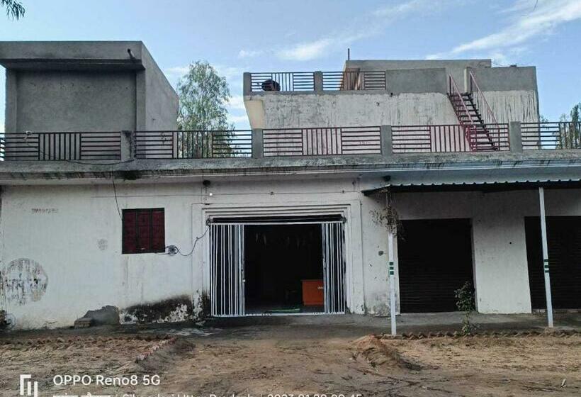 Отель Oyo 80762 Aarav Guest House