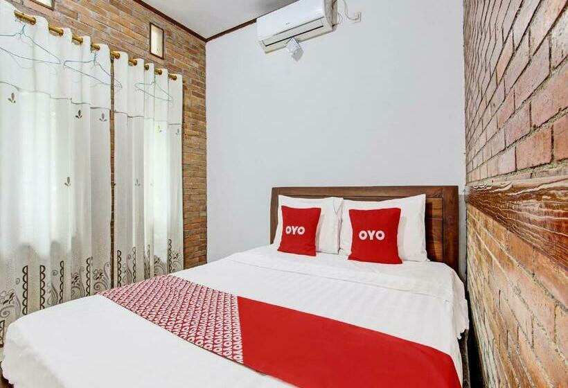 Отель Oyo 92201 Nayo Homestay Syariah
