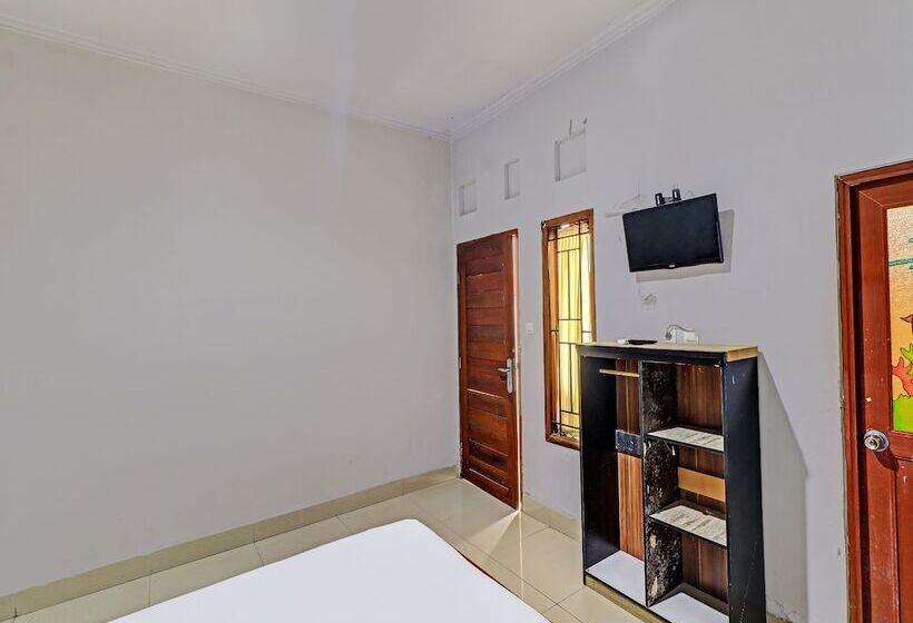호텔 Oyo 92203 Tata Guest House