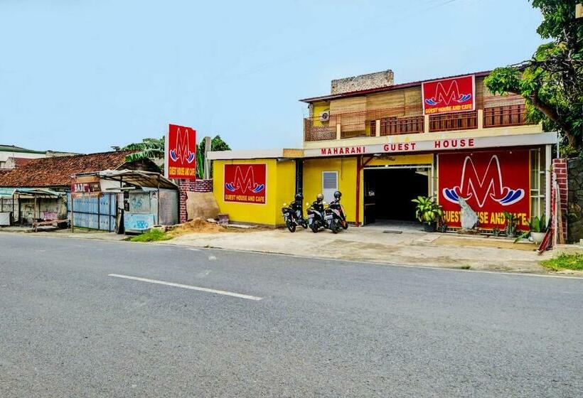 Отель Oyo 92206 Maharani Guest House Syariah
