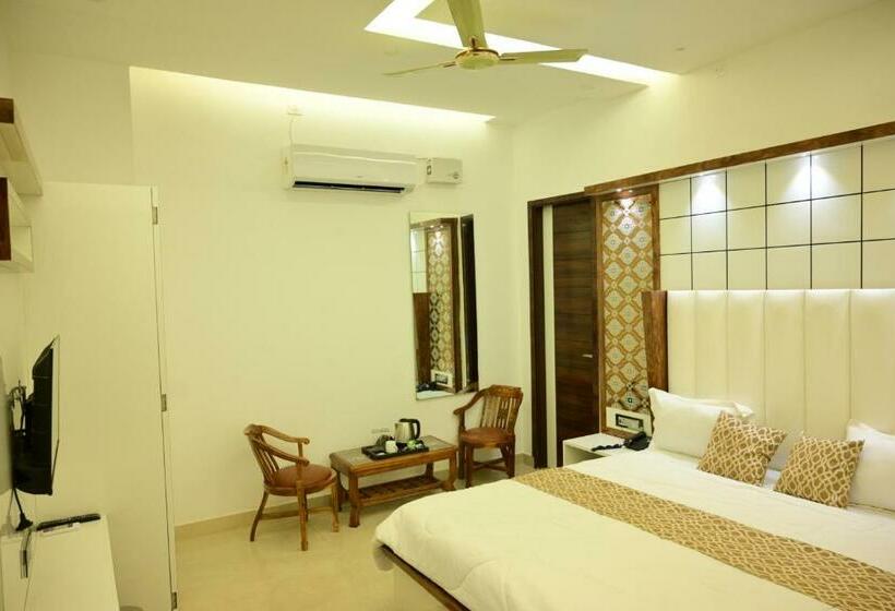 호텔 Royale Suites