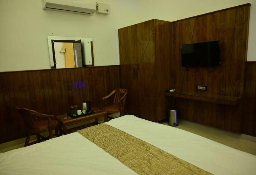 호텔 Royale Suites