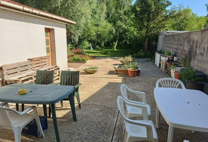 Пансион Room In Apartment   Homestay Guest Room Fruges, Hauts De France
