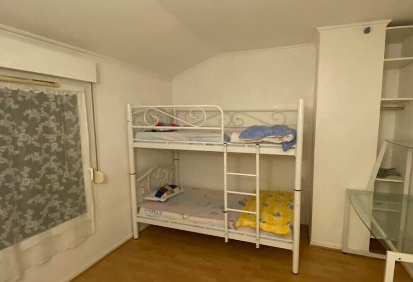 Auberge  Kama   Hostel