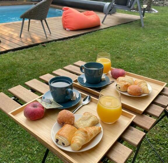 Bed and Breakfast Mérig Home Chambre Bd Climatisée Dans Maison Avec Piscine Au Calme En Ville, Sdb & Toilettes Privés