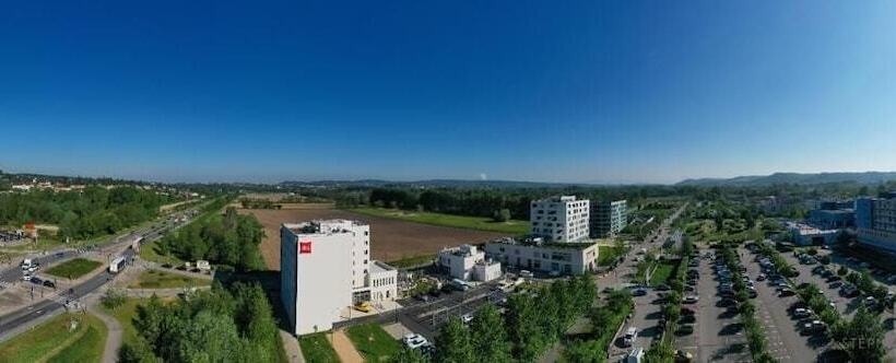 בית מלון כפרי Ibis Bourgoin Jallieu Medipole