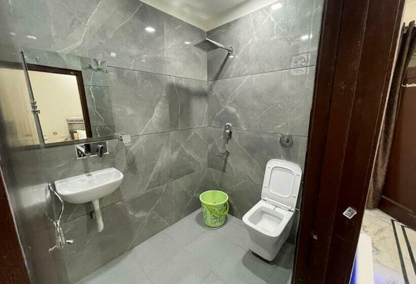 پانسیون Homestay Comforts 500m From Amritsar Airport