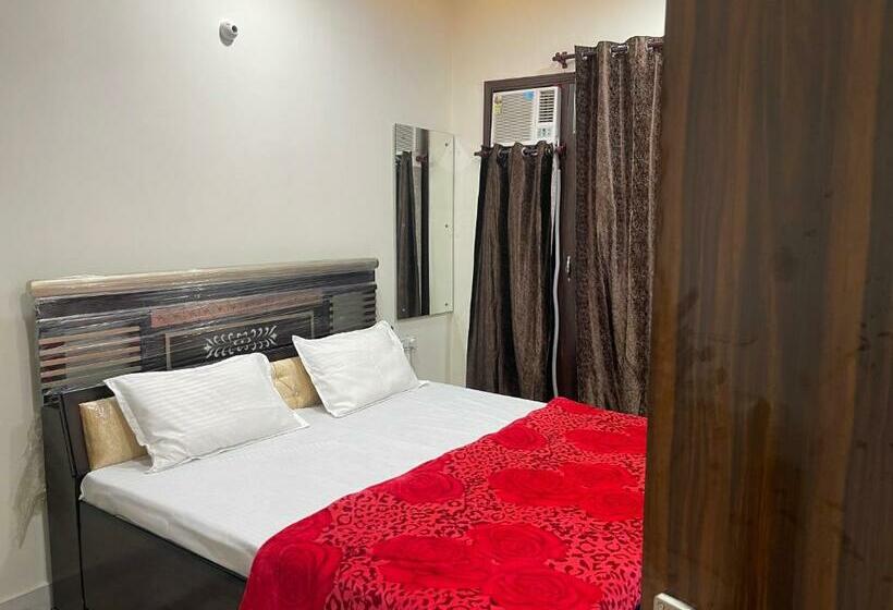 펜션 Homestay Comforts 500m From Amritsar Airport