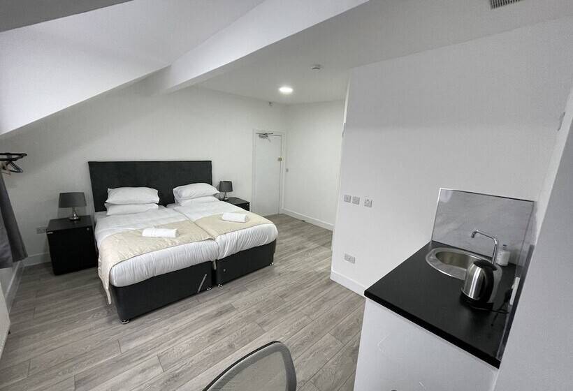 بنسيون Isuites