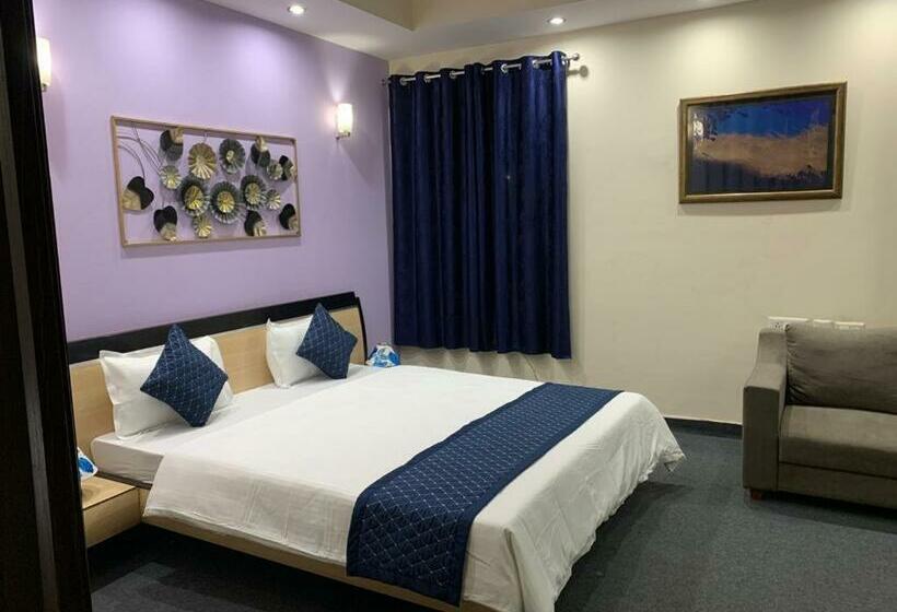 V R Hotel By Wb Inn