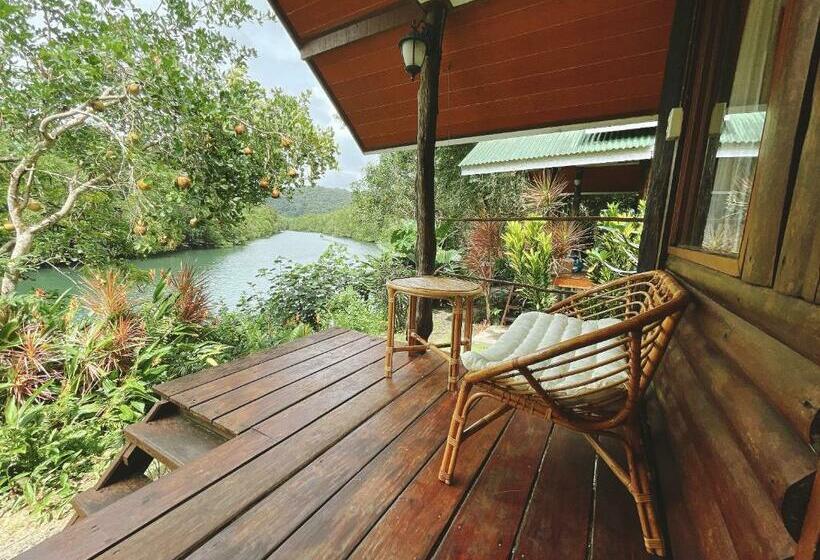 Bed and Breakfast Mangrove Bungalow & Restaurant