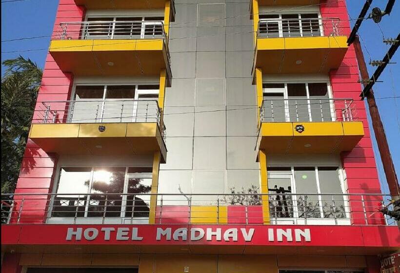 호텔 Madhav Inn