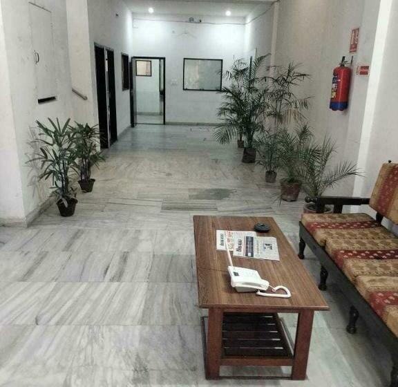 Отель Rohtak Guest House