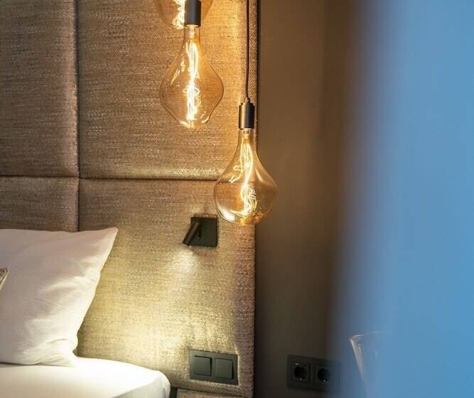 هتل The Newsha Signature Home