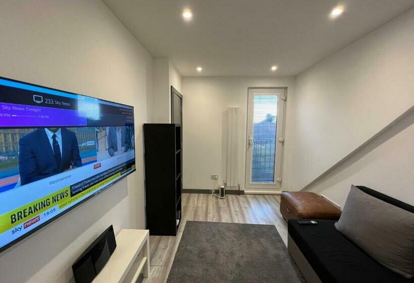 펜션 Rooms In Modernised Victorian House