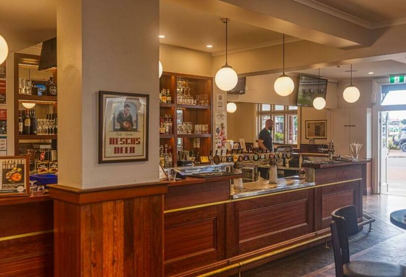 Royal Hotel Kew