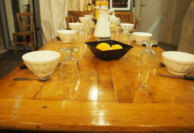 هاستل La Vita E Bella