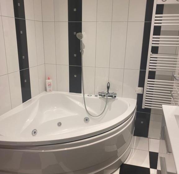 تختخواب و صبحانه La Chambre D Angèle