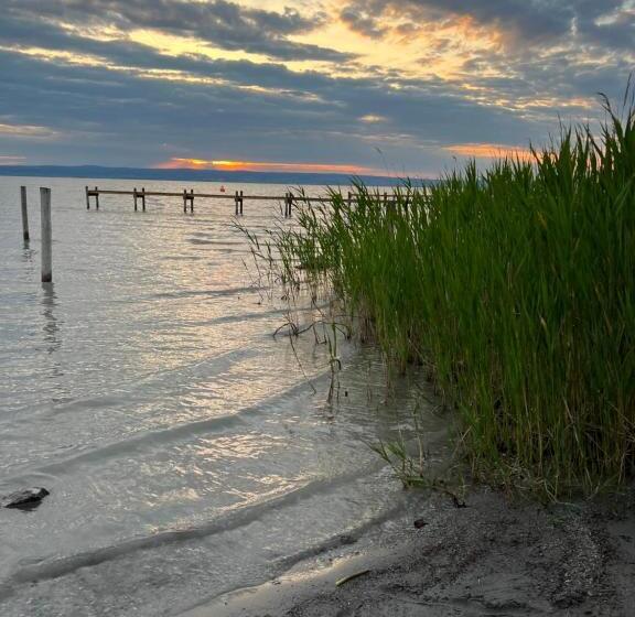 ベッドアンドブレックファースト Mediterranean Lake Escape House