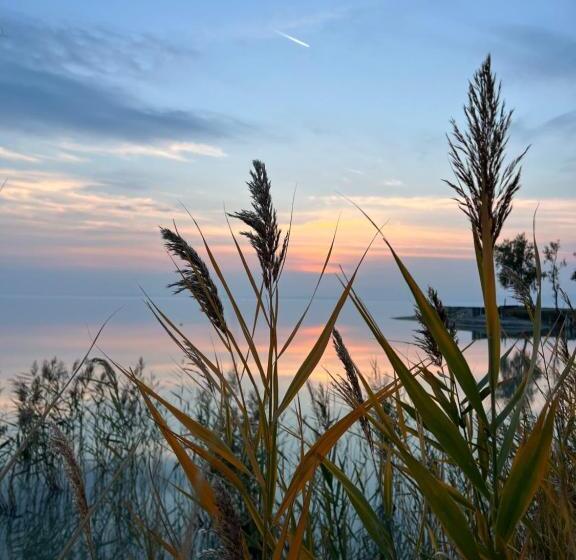 ベッドアンドブレックファースト Mediterranean Lake Escape House