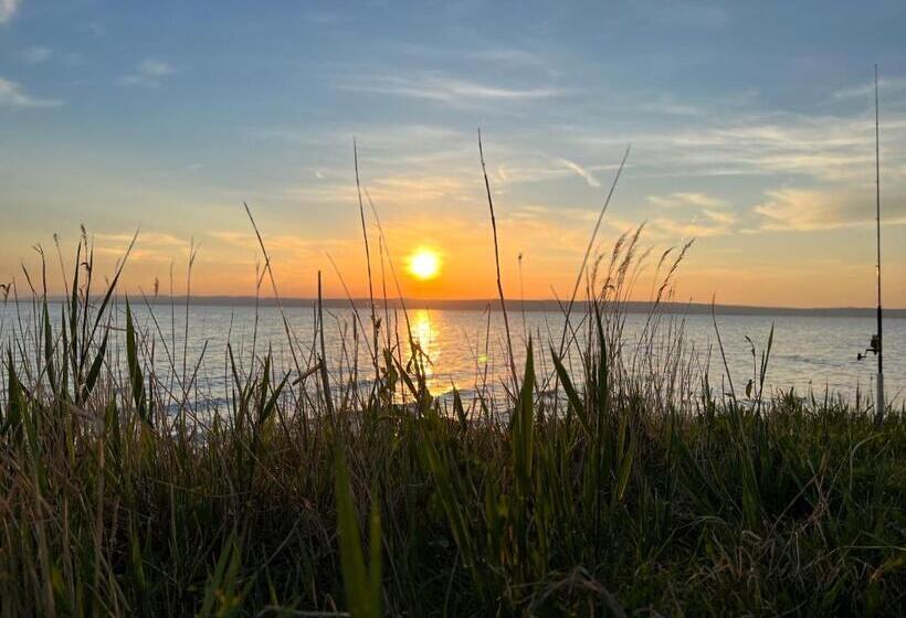 ベッドアンドブレックファースト Mediterranean Lake Escape House