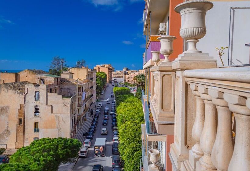 هتل La Paloma Blanca