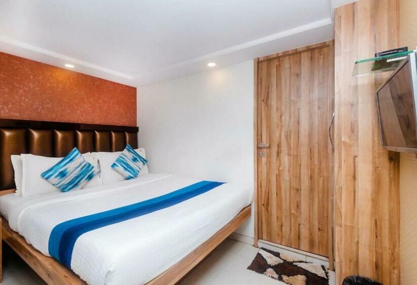 Отель Flagship Residency Inn Near Marine Drive Beach