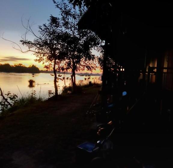 پانسیون Mr. Phaos Riverview Guesthouse & Restaurant