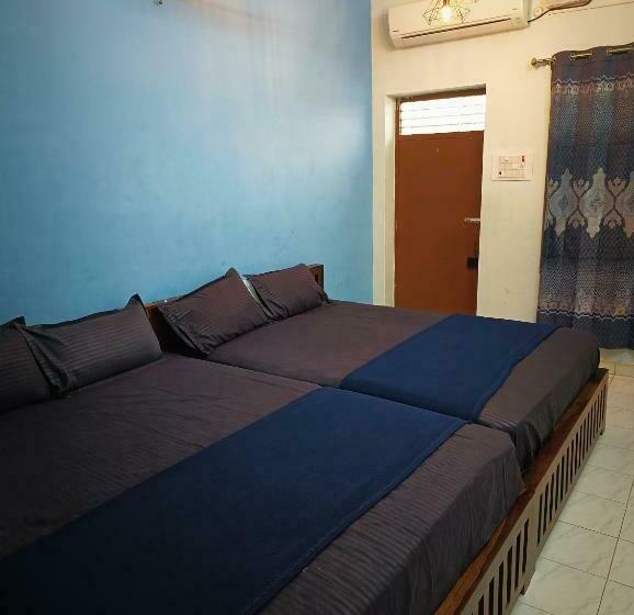بنسيون Omkara The Fives Guest House