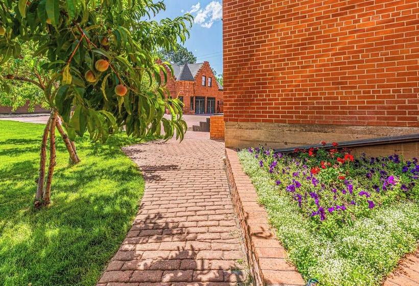تختخواب و صبحانه Orman Mansion   Pueblo S Most Luxurious Stay!