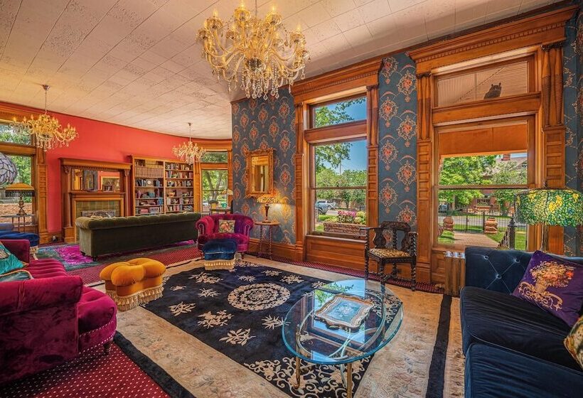 تختخواب و صبحانه Orman Mansion   Pueblo S Most Luxurious Stay!