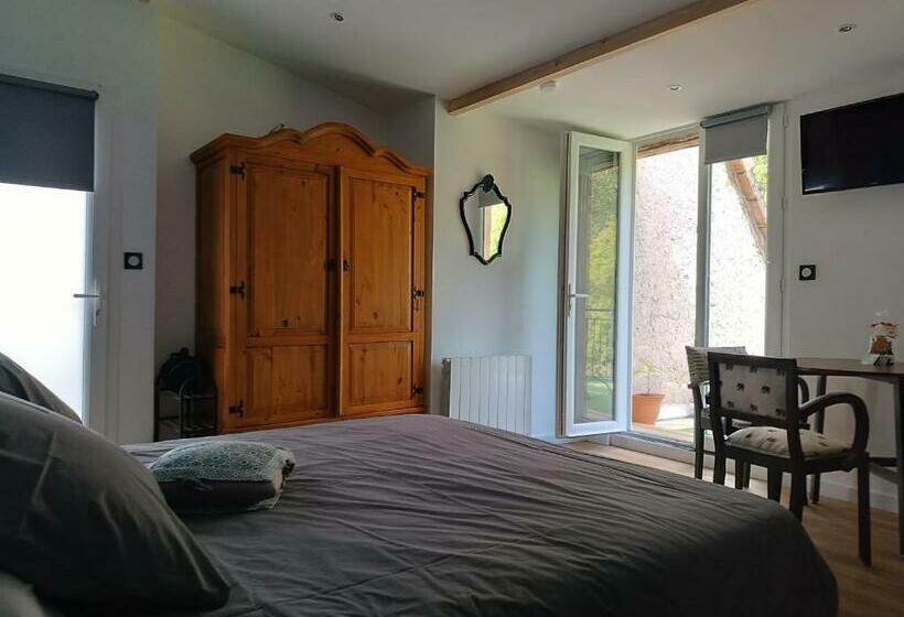 Bed and Breakfast Villa Esquirhall, Chambres D Hôtes Côté Cour Et Côté Jardin