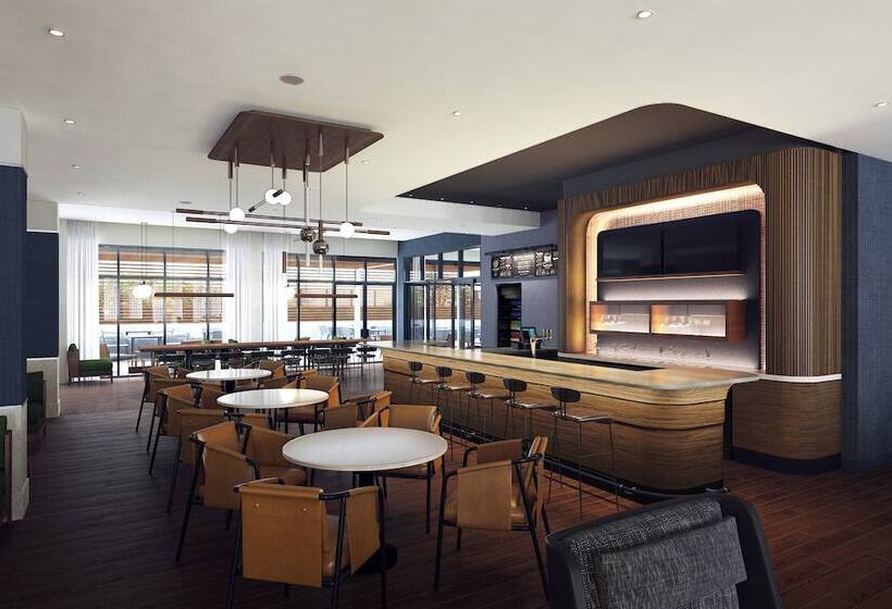فندق Courtyard By Marriott Olympia