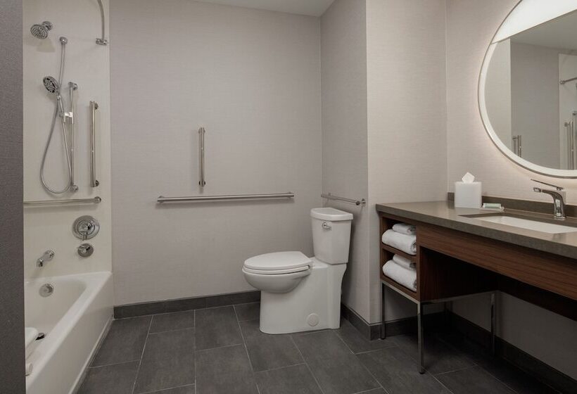 فندق Courtyard By Marriott Olympia