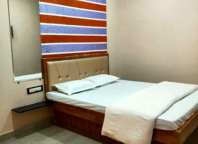 Отель Resort Shivneri