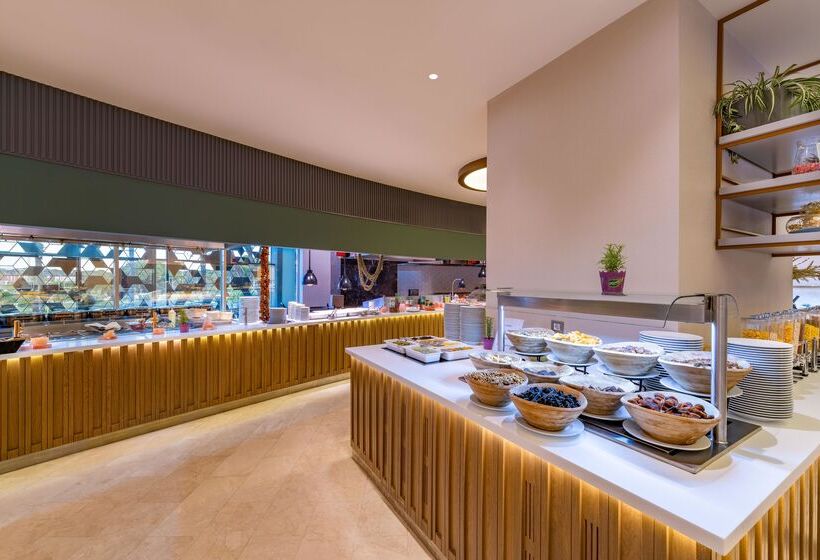 ホテル Rixos Park Belek, The Land of Legends Access