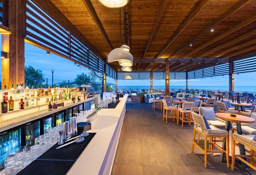 ホテル Rixos Park Belek, The Land of Legends Access