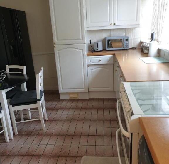 بنسيون Mesa Property Services