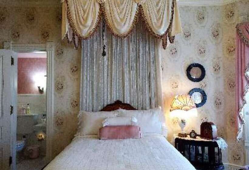 Alexander Mansion Bed & Breakfast