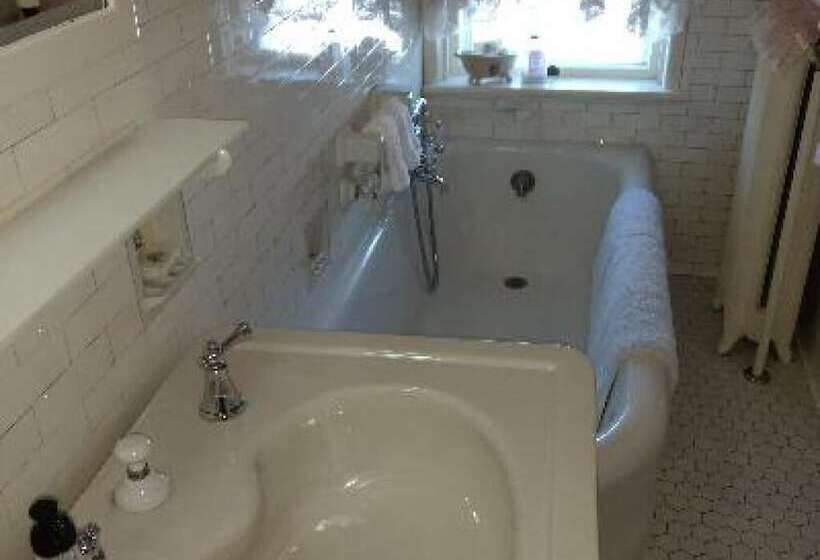 Alexander Mansion Bed & Breakfast