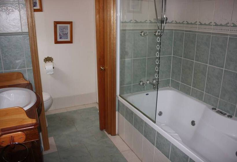 مبيت وإفطار Westbury Gingerbread Cottages