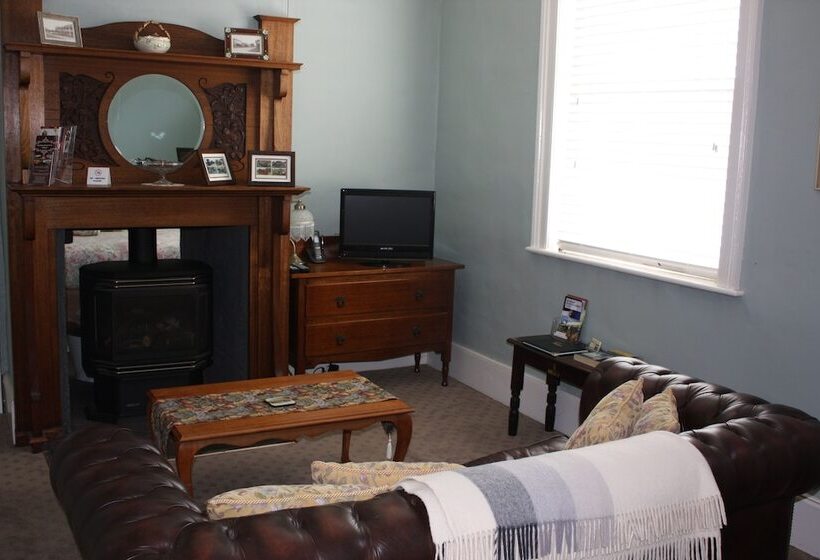 مبيت وإفطار Westbury Gingerbread Cottages