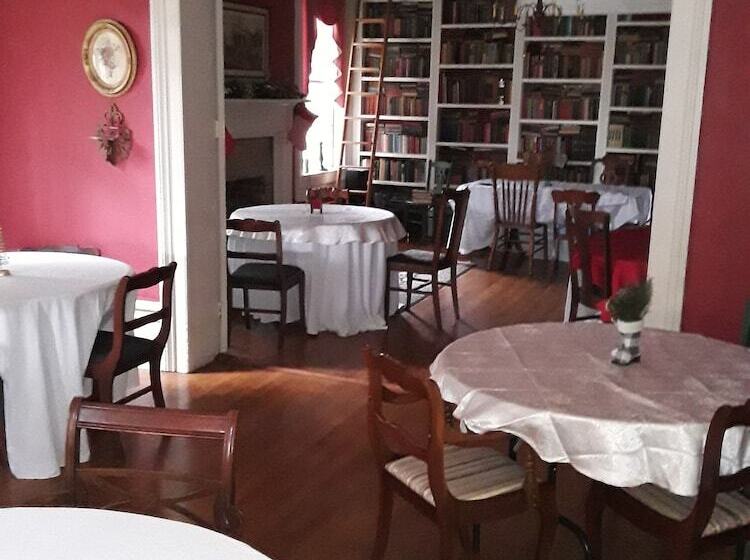 Hall Place Bed And Breakfast