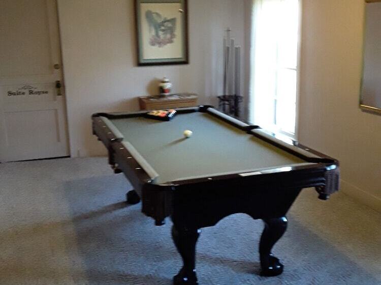 Hall Place Bed And Breakfast