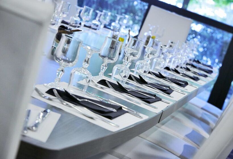 ホテル Kyriad Saint Quentin En Yvelines  Montigny