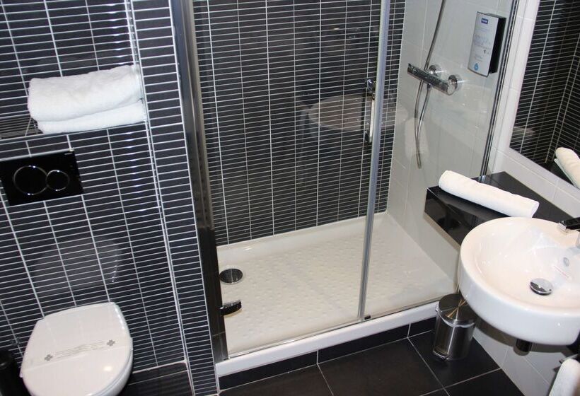 ホテル Kyriad Saint Quentin En Yvelines  Montigny