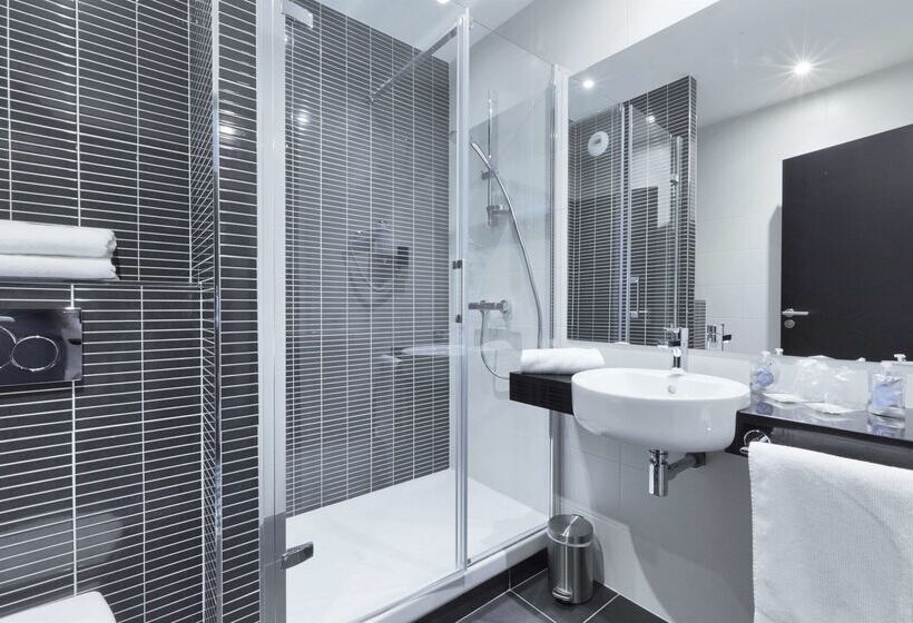 ホテル Kyriad Saint Quentin En Yvelines  Montigny